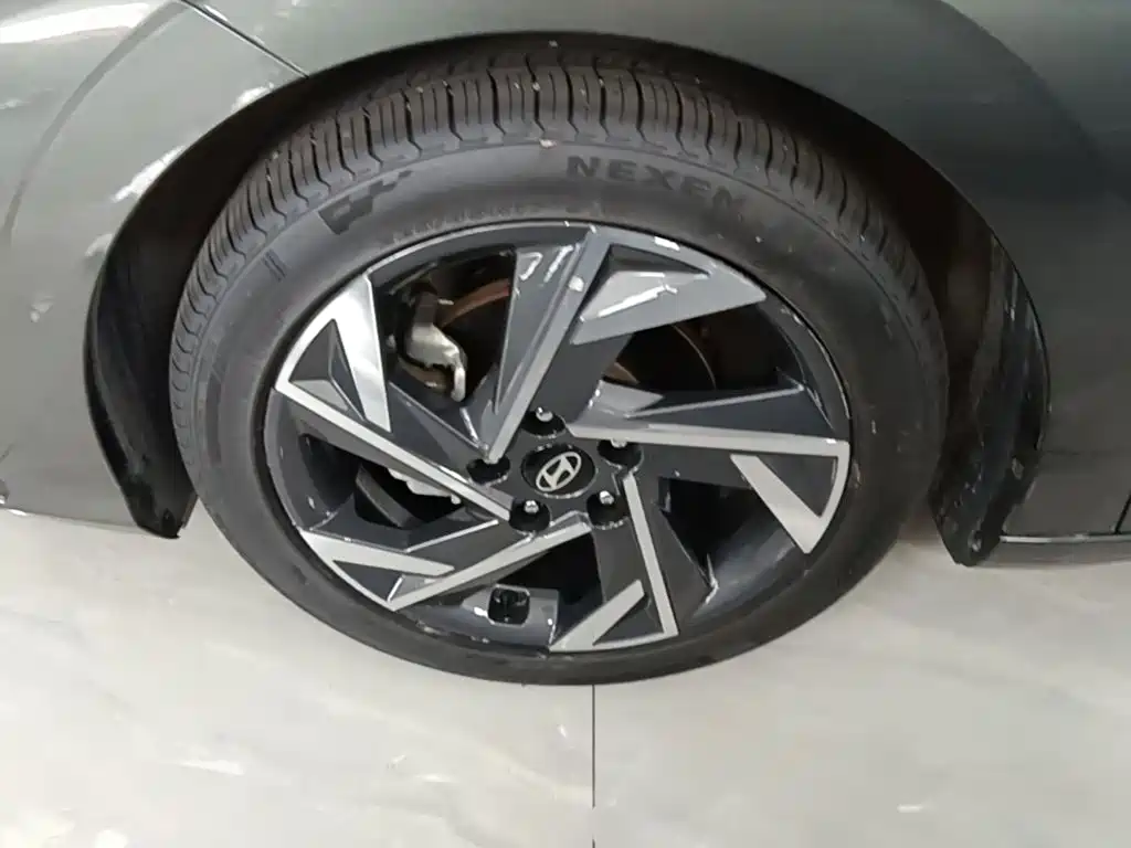 Hyundai Elantra — миниатюра 23