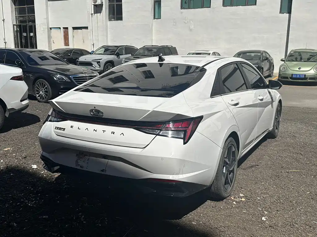 Hyundai Elantra — миниатюра 6