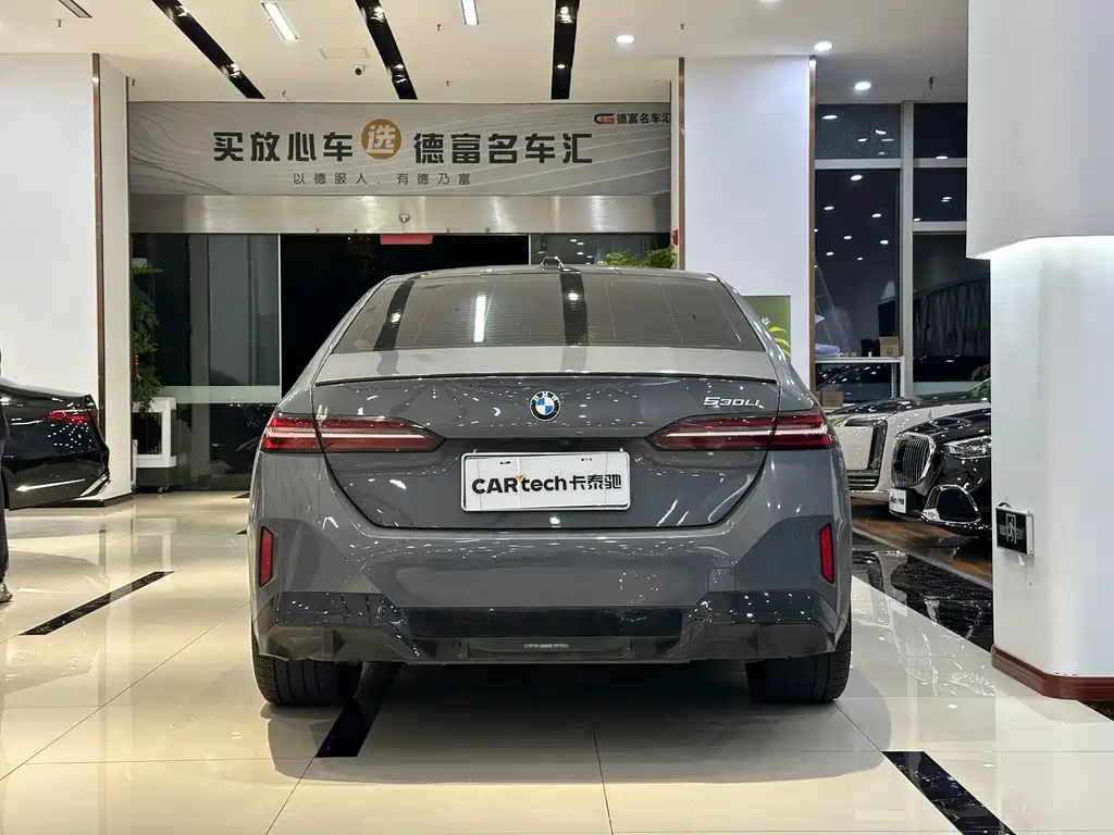 BMW 5 Series — миниатюра 12