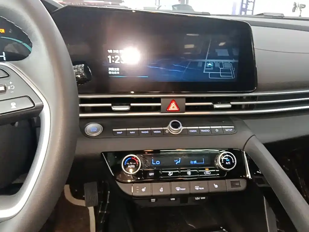Hyundai Elantra — миниатюра 13