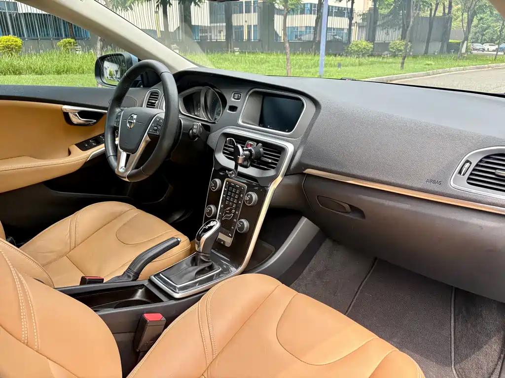 Volvo V40 — миниатюра 13