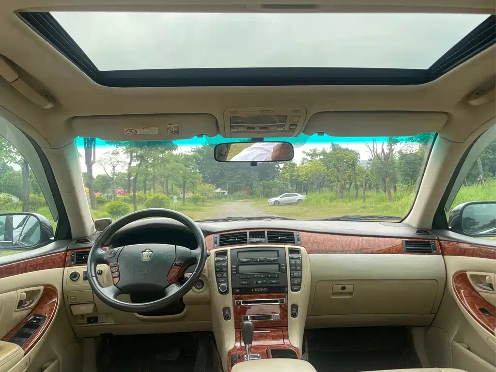 Toyota Crown — миниатюра 18