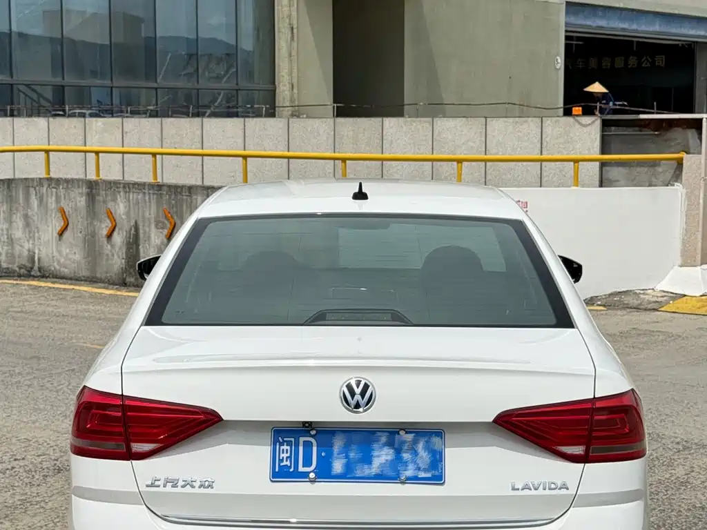 Volkswagen Lavida — миниатюра 3