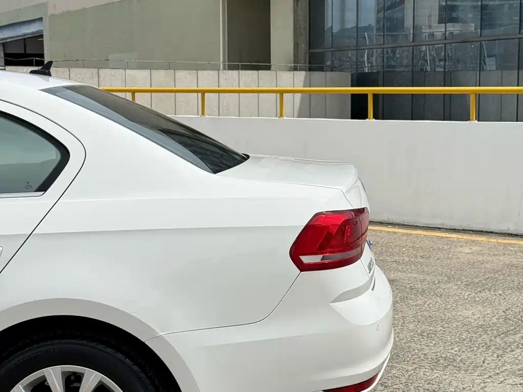 Volkswagen Lavida — миниатюра 5