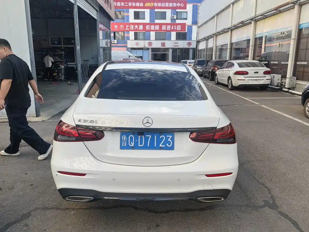 Mercedes-Benz E-Class — миниатюра 2