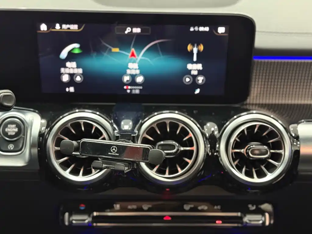 Mercedes-Benz GLB — миниатюра 10