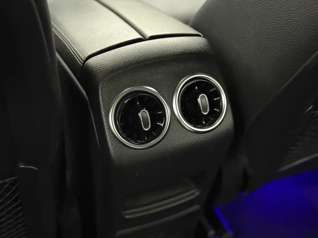 Mercedes-Benz GLB — миниатюра 13
