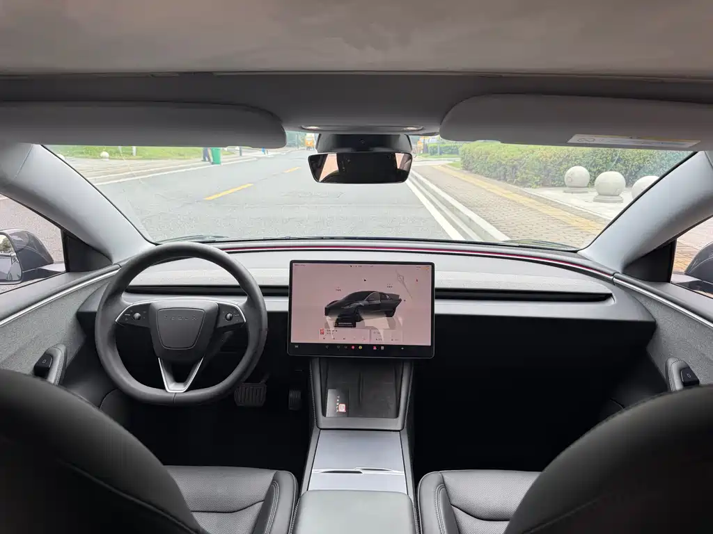 Tesla Model 3 — миниатюра 9