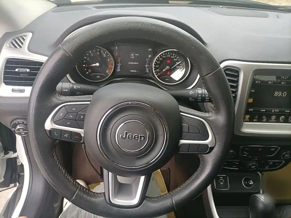 Jeep Compass — миниатюра 11