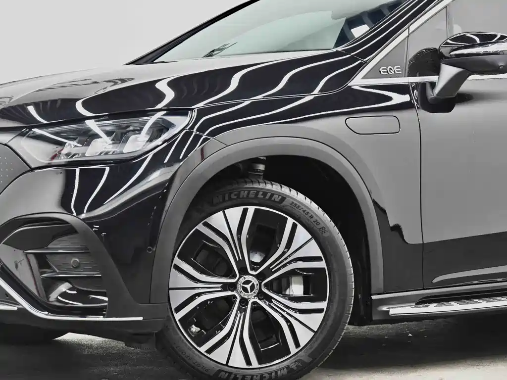 MERCEDES-BENZ EQE SUV