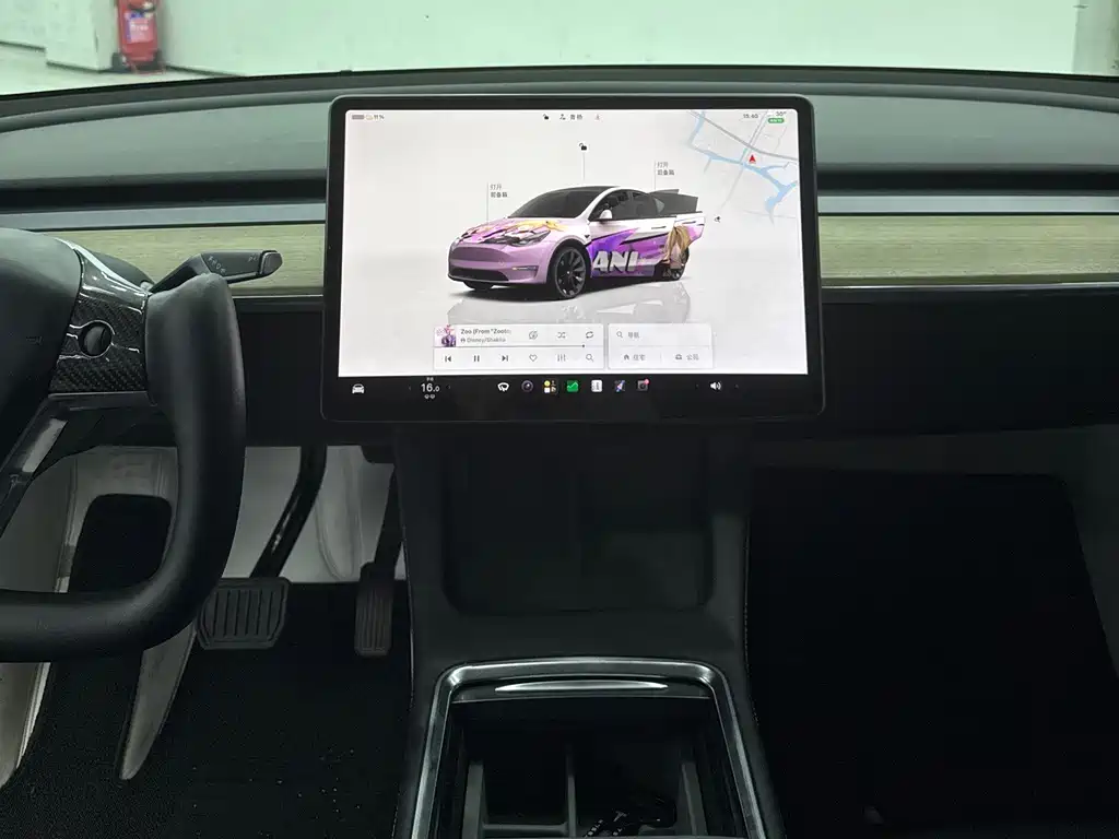 Tesla Model Y — миниатюра 12