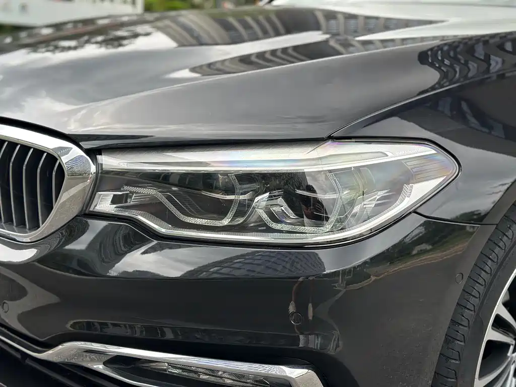 BMW 5 Series — миниатюра 10