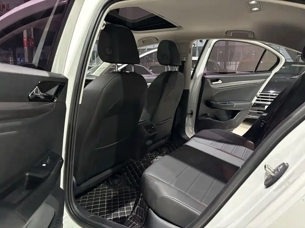 Volkswagen Bora — миниатюра 8