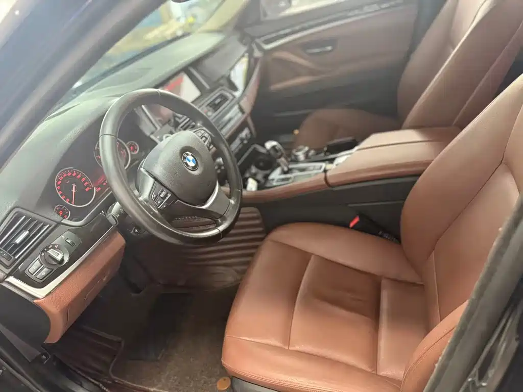 BMW 5 Series — миниатюра 3