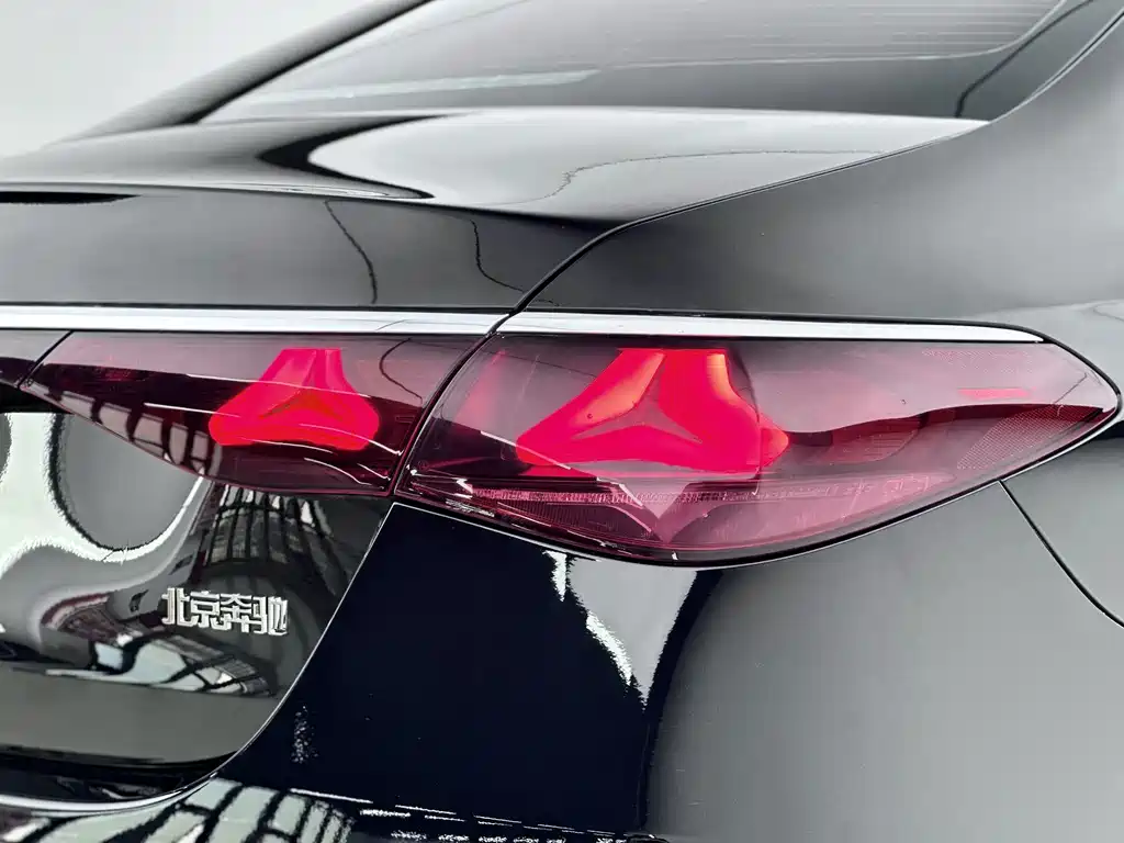 Mercedes-Benz E-Class — миниатюра 16