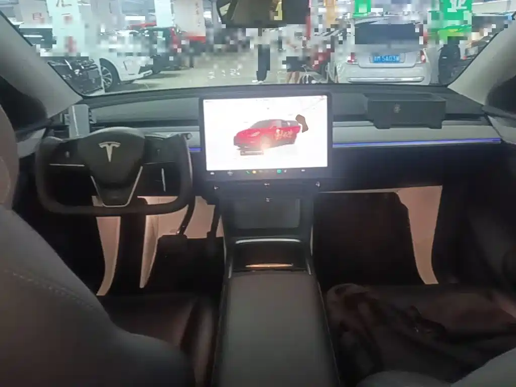 Tesla Model Y — миниатюра 10
