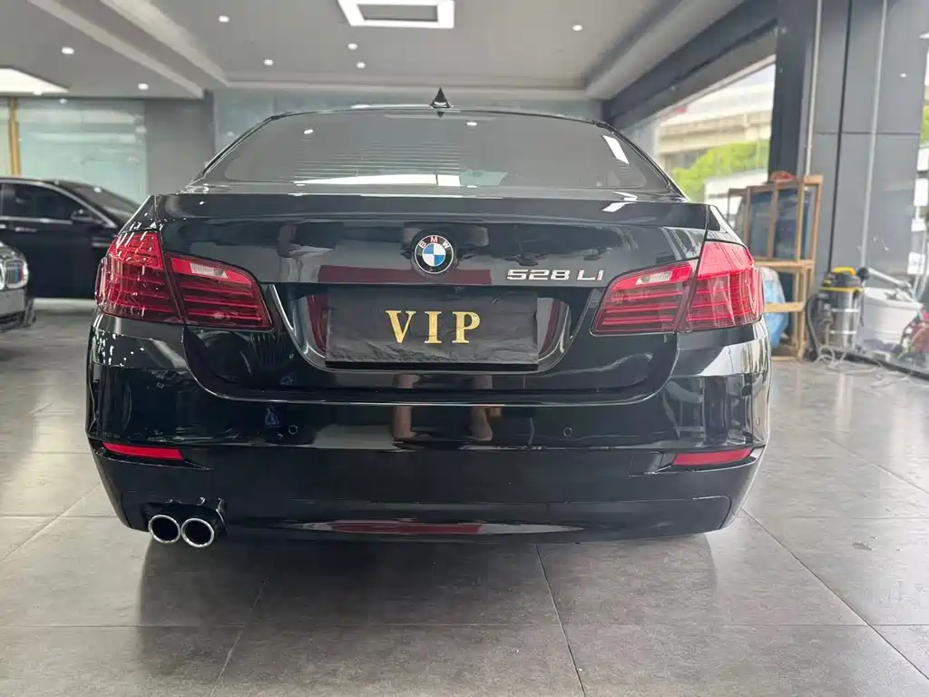 BMW 5 Series — миниатюра 11