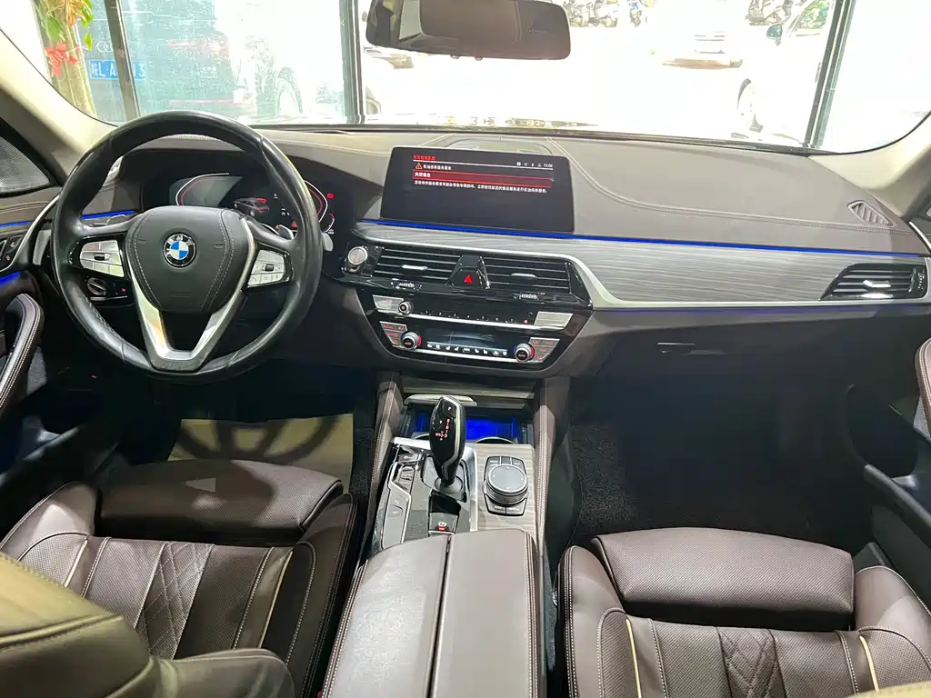 BMW 5 Series — миниатюра 14