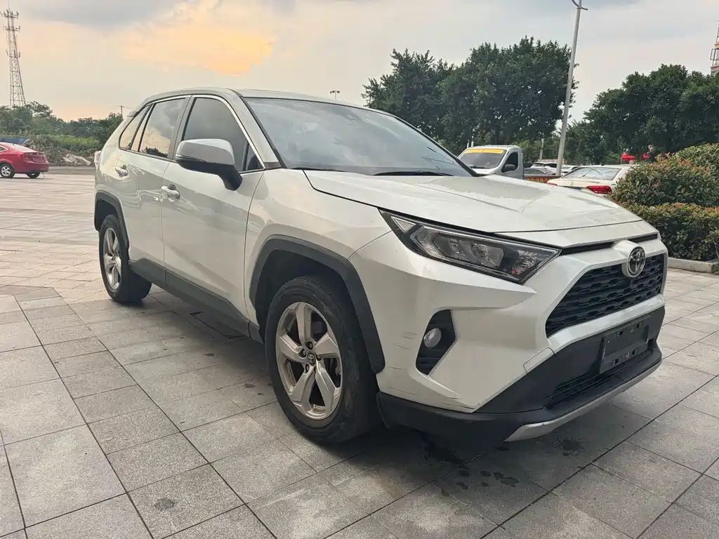 Toyota RAV4 — миниатюра 3