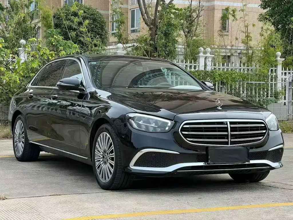 Mercedes-Benz E-Class — миниатюра 3
