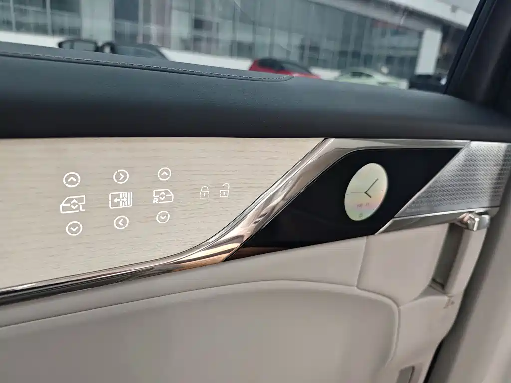 Volvo EM90 — миниатюра 22