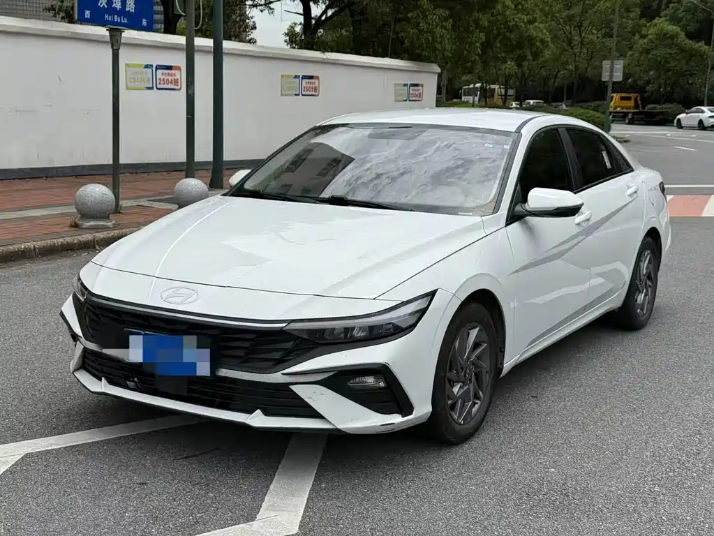 Hyundai Elantra 2024