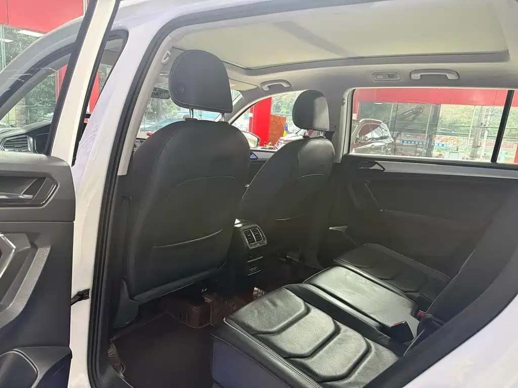 Volkswagen Tiguan L PHEV — миниатюра 5