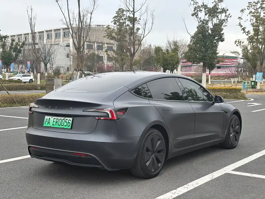 TESLA MODEL 3