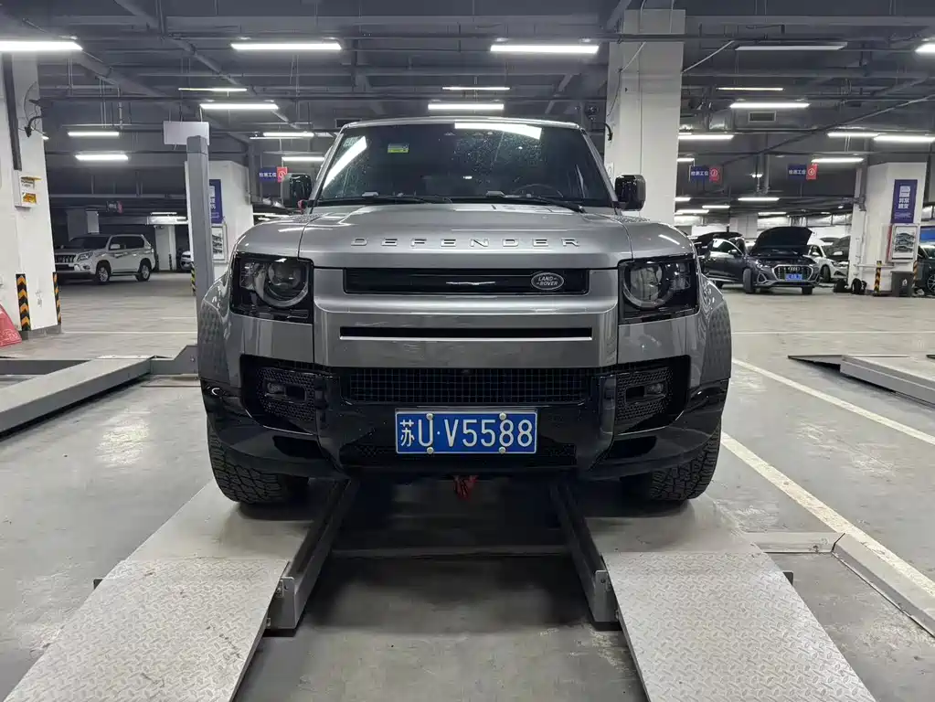 Land Rover Defender 2021