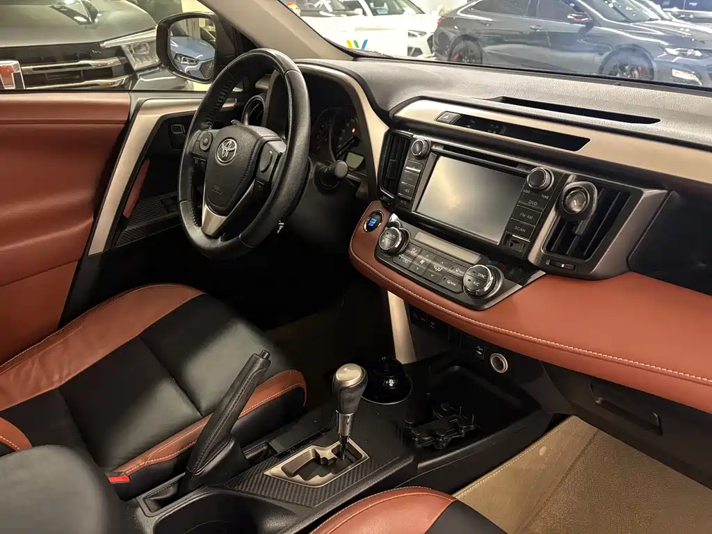 Toyota RAV4 — миниатюра 11