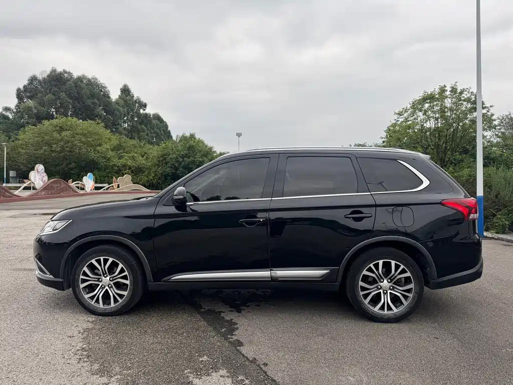 Mitsubishi Outlander — миниатюра 4
