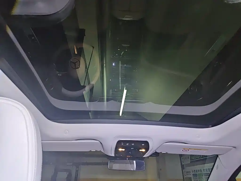 Mercedes-Benz EQE SUV — миниатюра 19