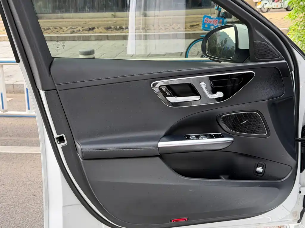 Mercedes-Benz C-Class — миниатюра 7