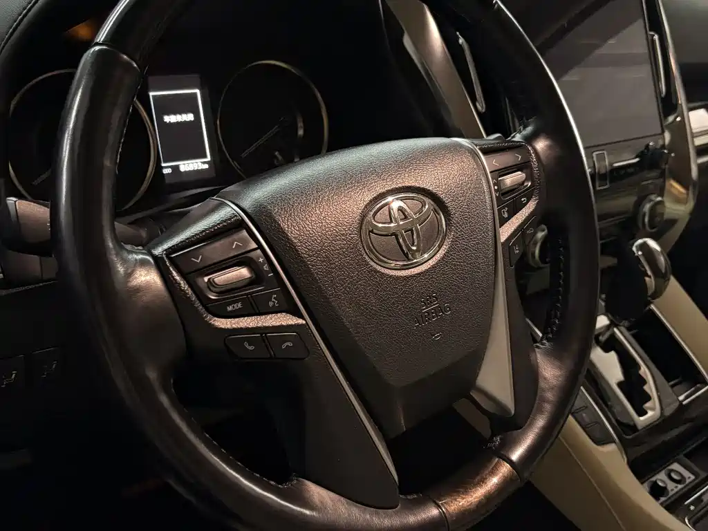 Toyota Vellfire — миниатюра 10