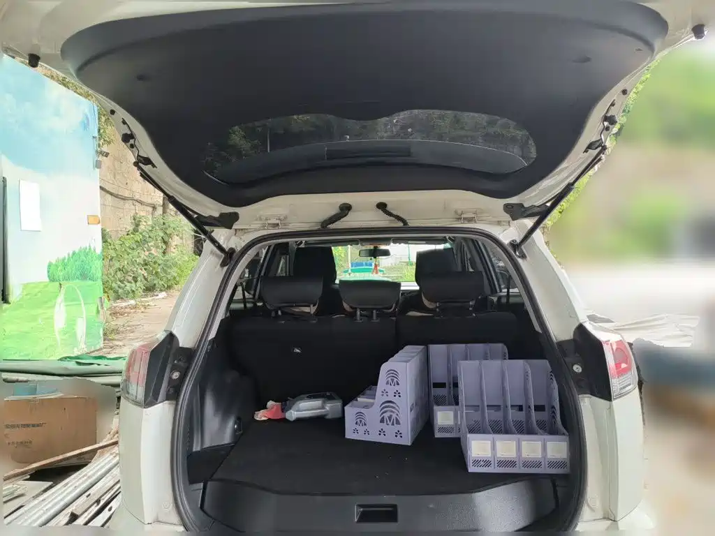 Toyota RAV4 — миниатюра 10