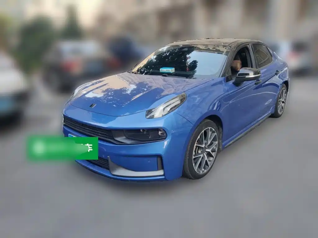 Lynk & Co 03