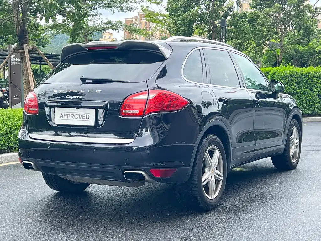Porsche Cayenne — миниатюра 5