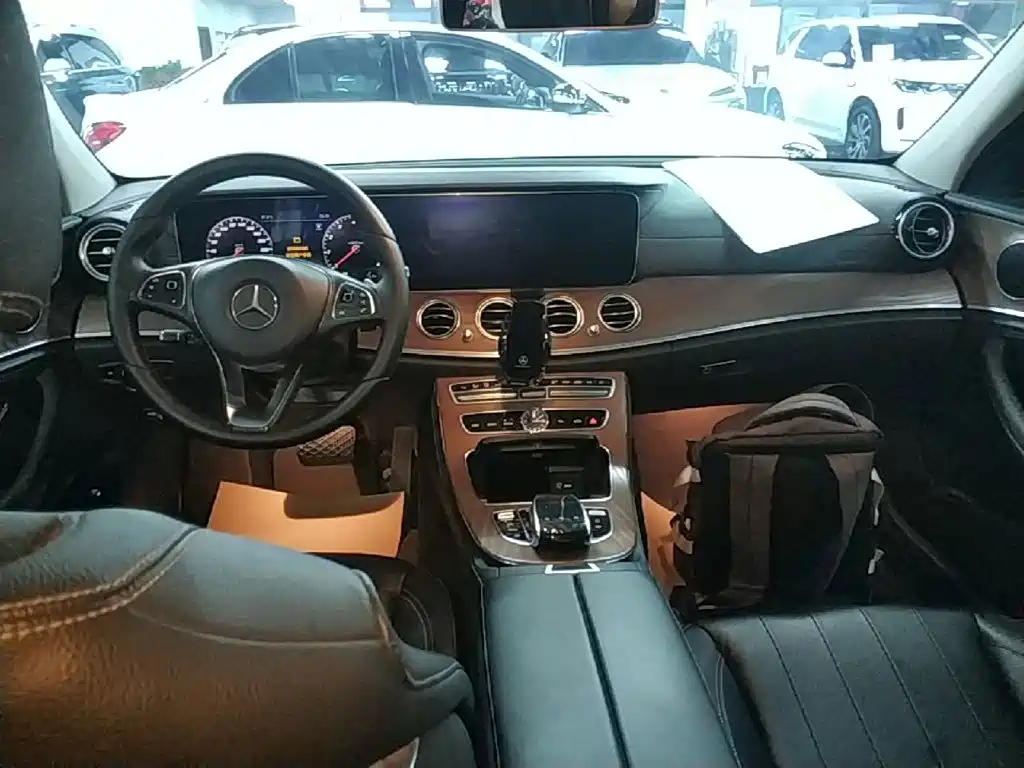 Mercedes-Benz E-Class — миниатюра 10