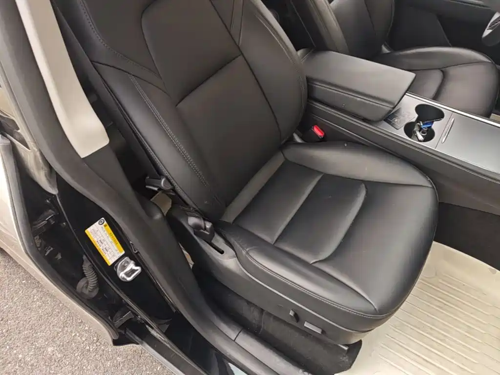 Tesla Model Y — миниатюра 25