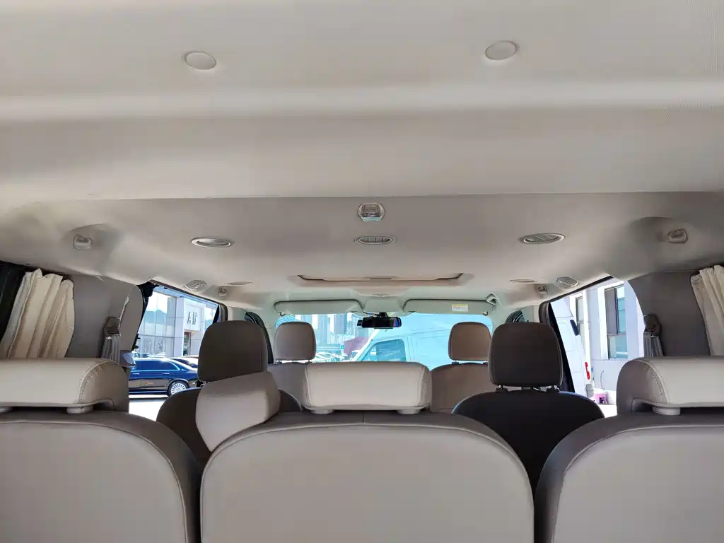 Ford Tourneo — миниатюра 6