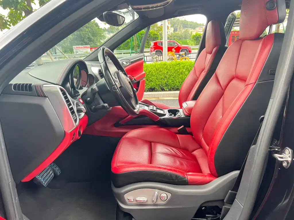 Porsche Cayenne — миниатюра 13