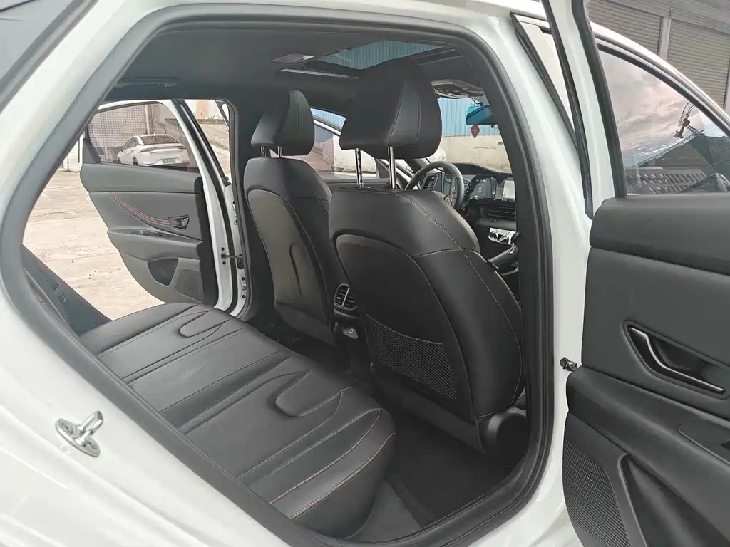 Hyundai Elantra — миниатюра 13
