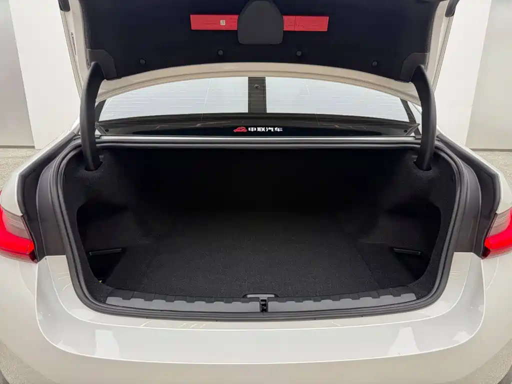BMW i3 — миниатюра 6