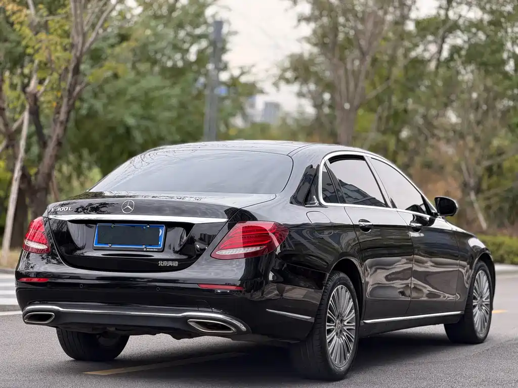 Mercedes-Benz E-Class — миниатюра 9