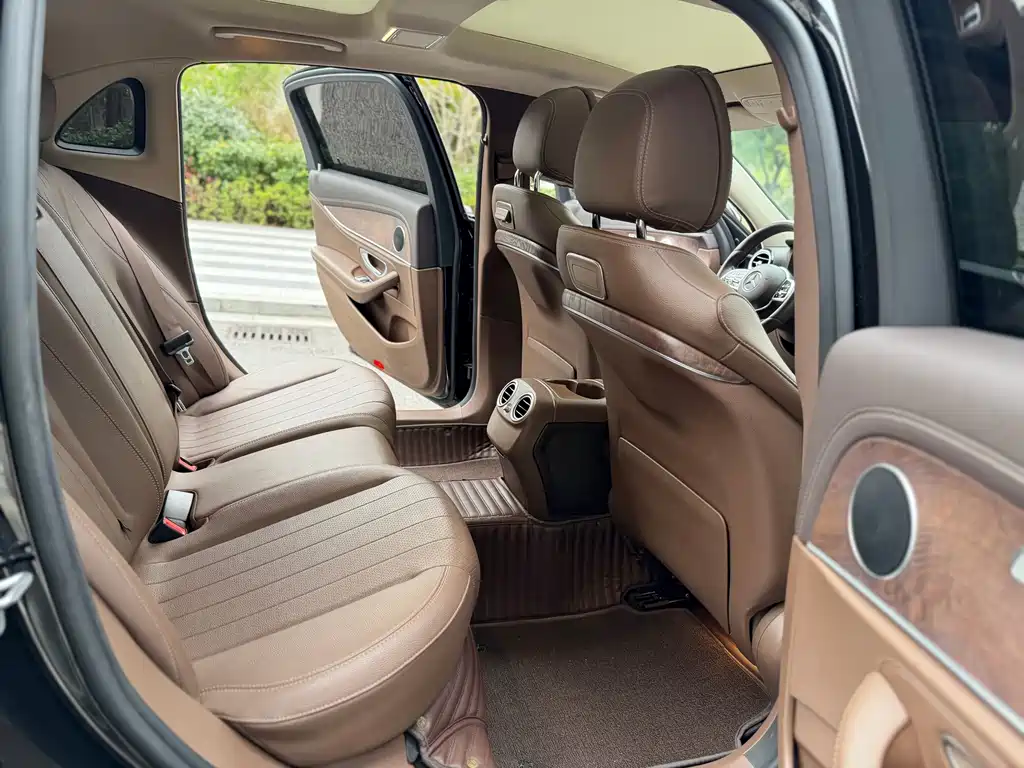 Mercedes-Benz E-Class — миниатюра 5