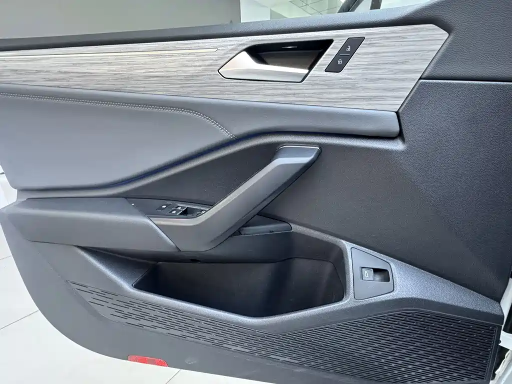 Volkswagen Sagitar — миниатюра 17
