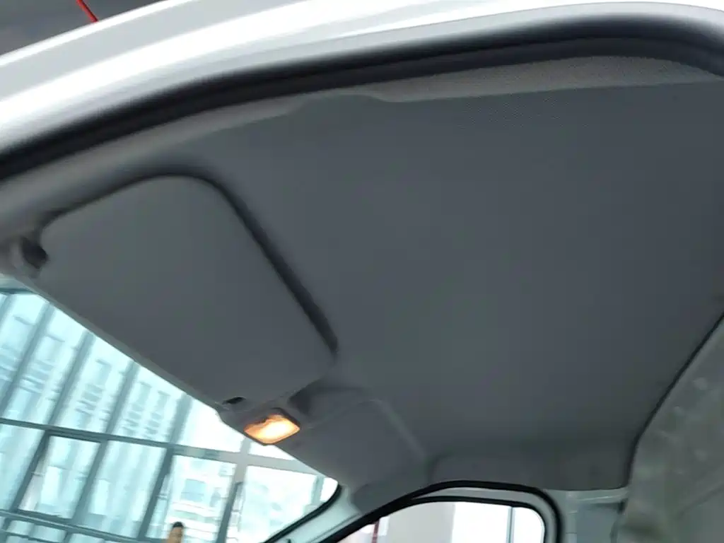 Wuling Yangguang — миниатюра 18