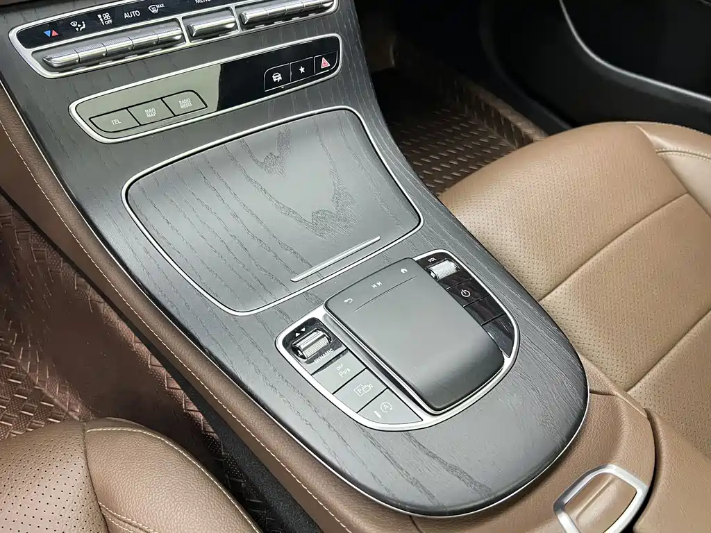 Mercedes-Benz E-Class — миниатюра 11