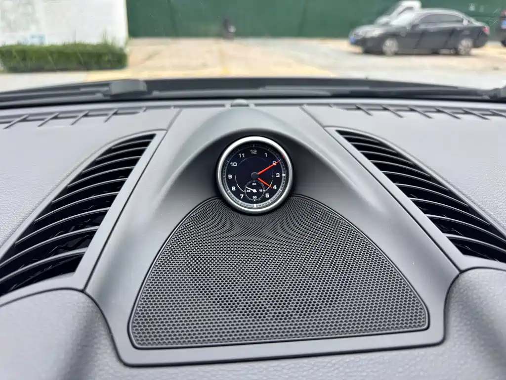 Porsche Cayenne — миниатюра 7