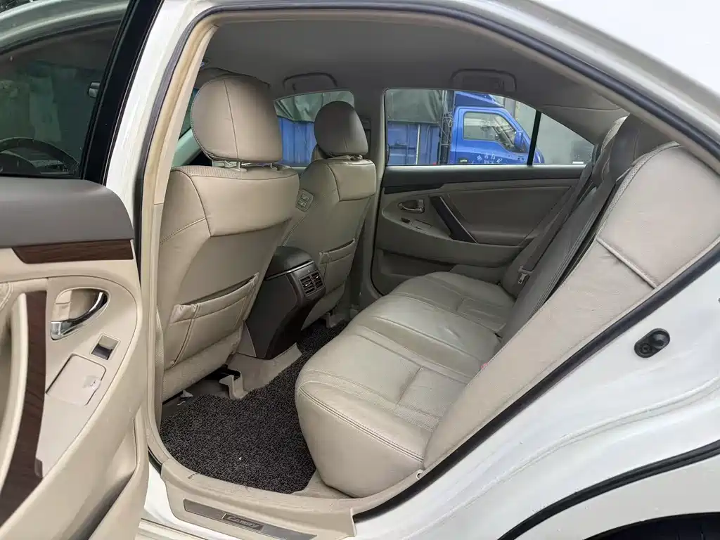 Toyota Camry — миниатюра 8